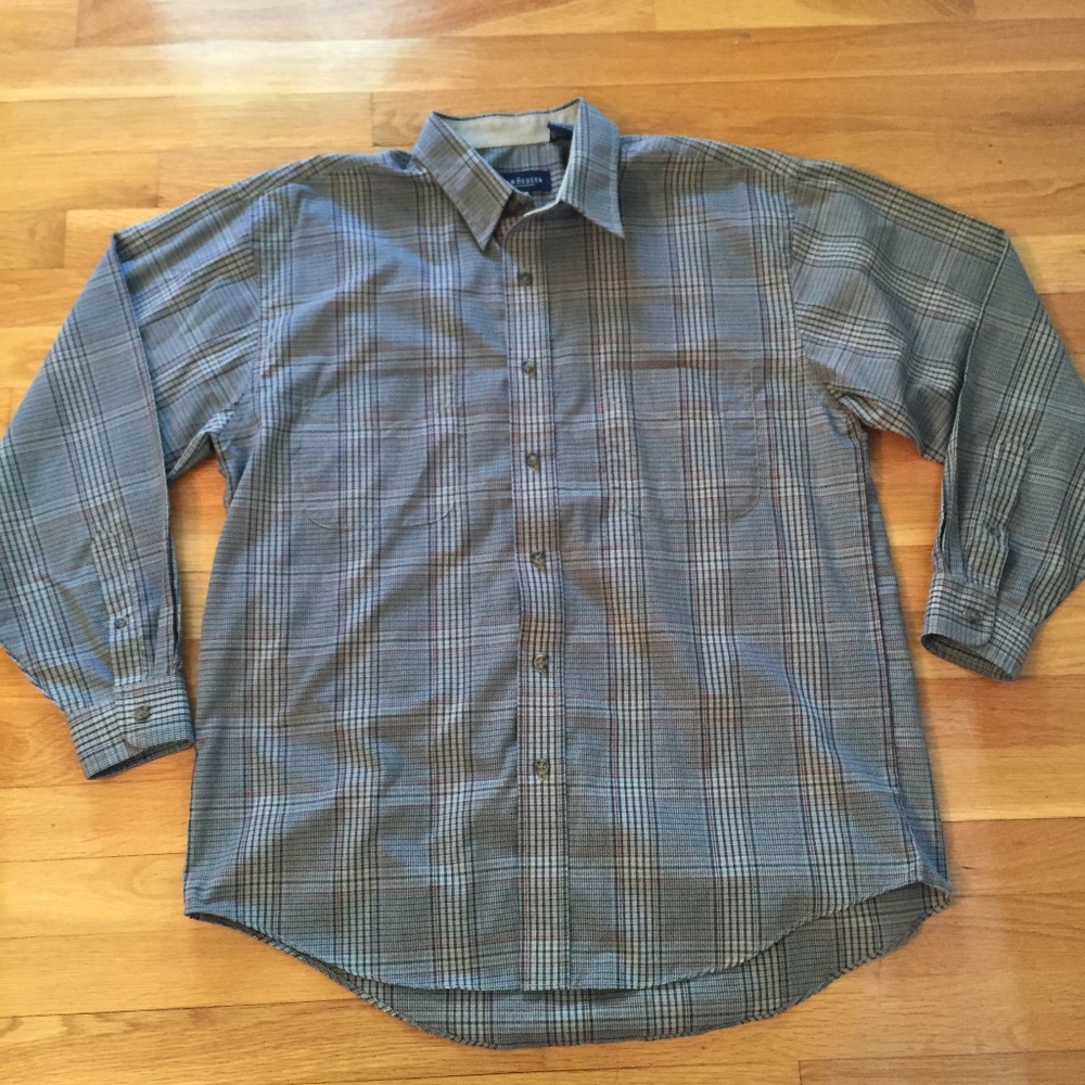 Van Heusen Button down Size: Men's Medium M/M